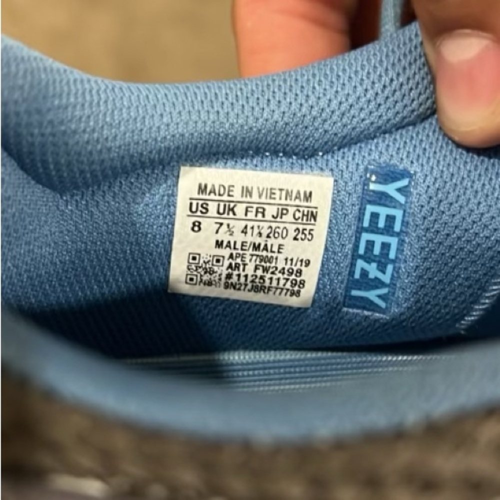 Adidas 700 Boost - Picture 5 of 5